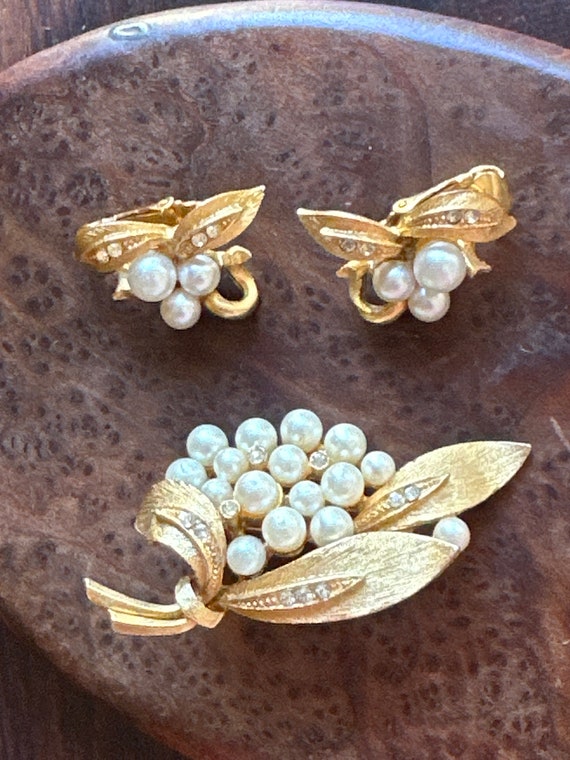 Vintage CORO Gold and Pearl Brooch and Earrings