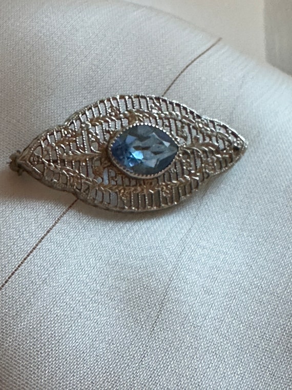 Pretty Art Deco White Gold Filigree Pin with Blue 