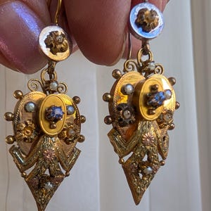Auténticos pendientes victorianos de oro: zafiro, perla, estilo romántico.