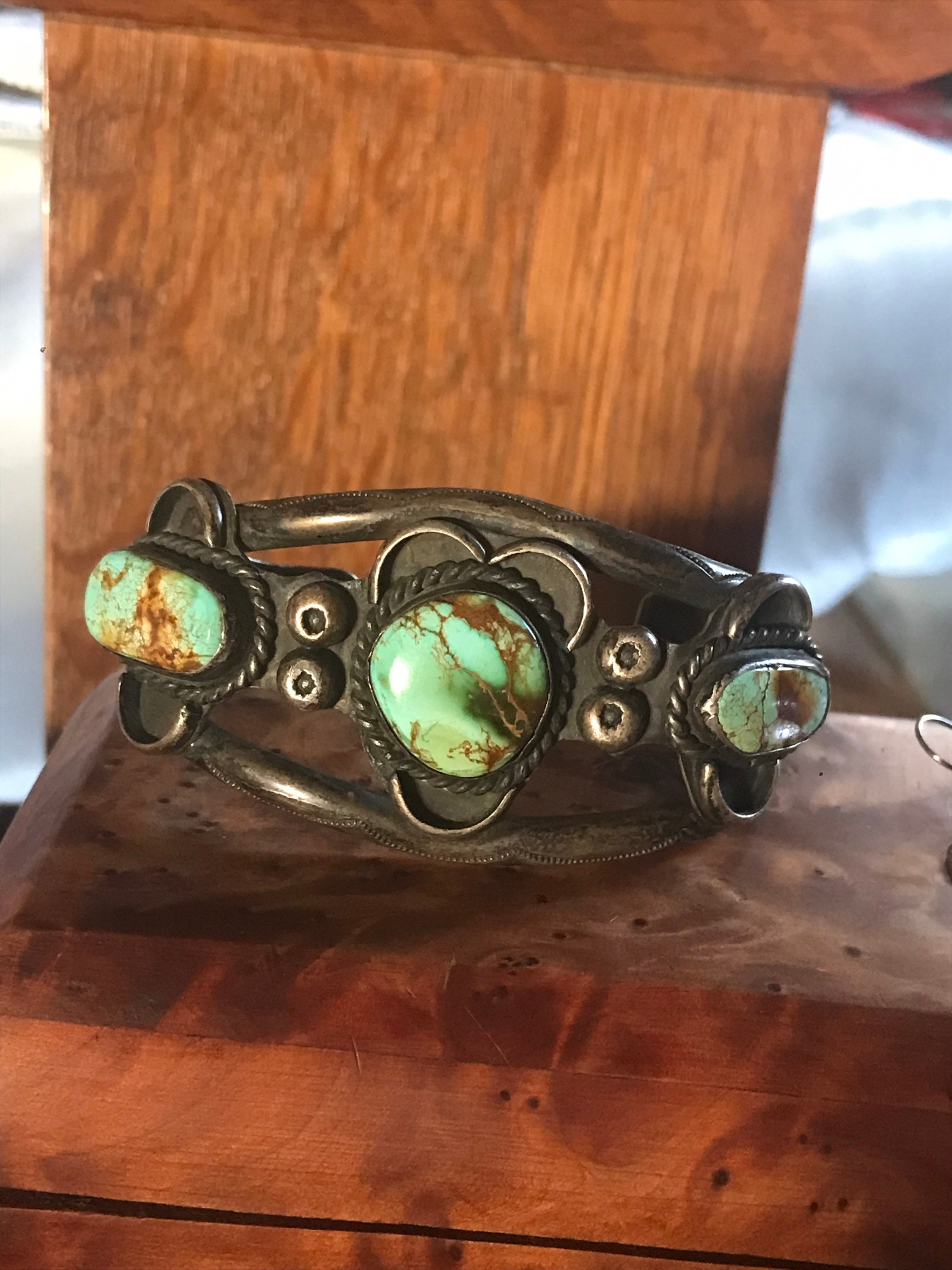 Expert Detailed Wide Vintage Navajo Old Kingman Turquoise Native American Jewelry Silver Garden Bracelet Expert Detailed Wide Vintage Navajo Old Kingman Turquoise Native American Jewelry Silver Garden Bracelet