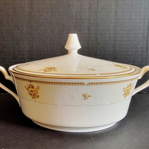 Noritake "Carmarthen" Round Double Handle Covered Serving Bowl