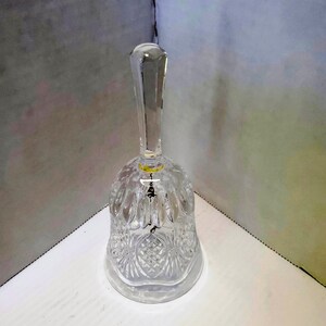 Bella campana di cristallo incisa