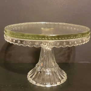 Antike Glas Etagere / Perlen / Grünes Akzentband / Gebogene / Vertikale Rippen / Unbekannter Hersteller