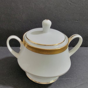 Noritake &quot;Queen&#39;s Gold&quot; Sugar Bowl With Lid