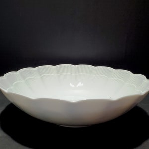 White Kaiser Romantica 10-1/2&quot; Round Vegetable Bowl