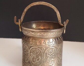 IndianShelf Vocalforlocal Handmade Vintage Brass Hand Crafted Pot with A Large Belly and Small Mouth Pack of 1 Indian Kitchen Utensils IndianShelf Vocalforlocal Handmade Vintage Brass Hand Crafted Pot with A Large Belly and Small Mouth Pack of 1 Indian Kitchen Utensils
