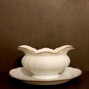Hutschenreuther  Saladmaster "Wedding Band" Gravy / Sauce Boat With Attached Underplate / Germany