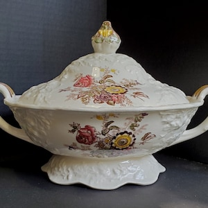 Mason&#39;s China &quot;Friarswood&quot; Oval Vegetable Bowl with Lid / England