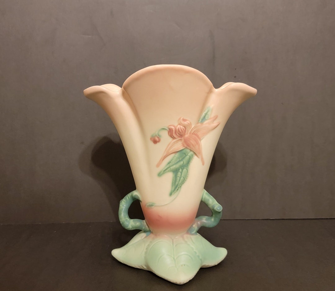 81/2 Hull Pottery woodland Pattern Footed Vase / W16 / USA Etsy