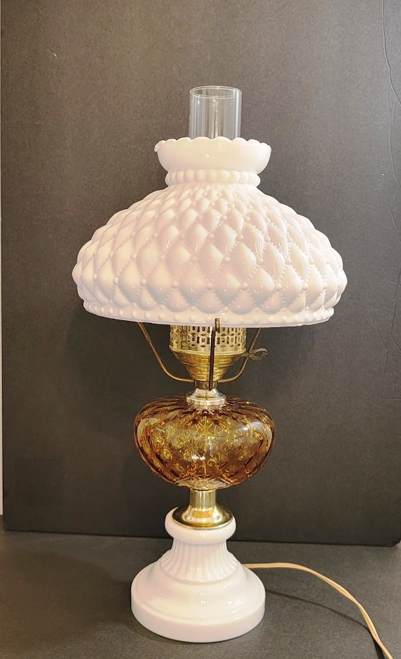 Monopoly Kelder Bezwaar Vintage Amber Coin Dot tafellamp met melkglas basis / diamond - Etsy  Nederland