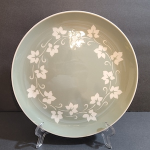 Harker Pottery &quot;Ivy Wreath&quot; Dinner Plate / 10-1/4&quot;