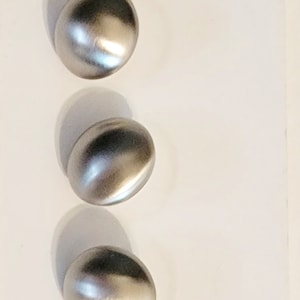 May include: A card with five silver buttons, each with a smooth, rounded surface. The card has the text "Le Chic" and "39¢" printed on it. The number "291" is printed in the top right corner. The text "24-(5/8)-5 ON" is printed at the bottom of the card.