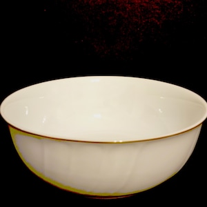 8-1/2&quot; Mikasa &quot;Wedding Band&quot; Round Swirled Serving Bowl / Gold Trim