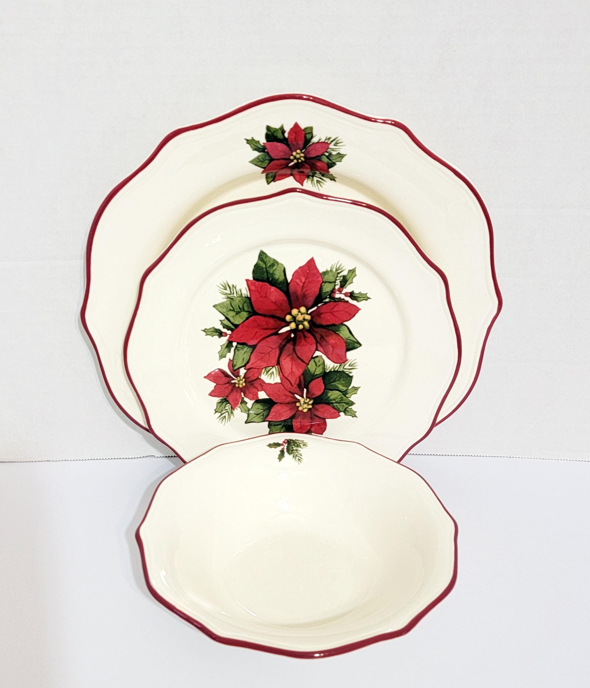 Caroline's Treasures CK1365DDM Fawn Pug Poinsettias Dish