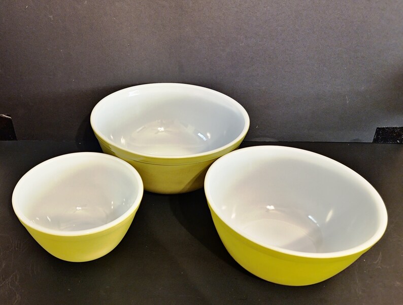 3 pièces. Ensemble de bols à mélanger emboîtables verts Pyrex Verde image 3