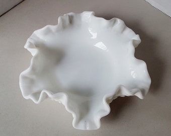 Kleine Fenton weiß Hobnail Milch Glas Rüschen Trinket / Candy Dish