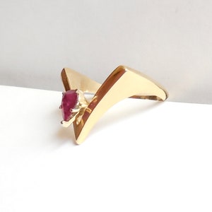 Mid Century Modernist Ruby Ring: 14K Gold V Band, Size 8, 1970s