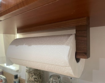 Porte-serviettes suspendu sous le meuble en bois de noyer