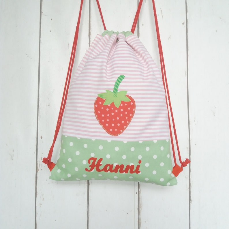Turnbeutel für Kinder, Rucksack Erdbeere, grün rosa personalisierbar mit Namen Bild 2