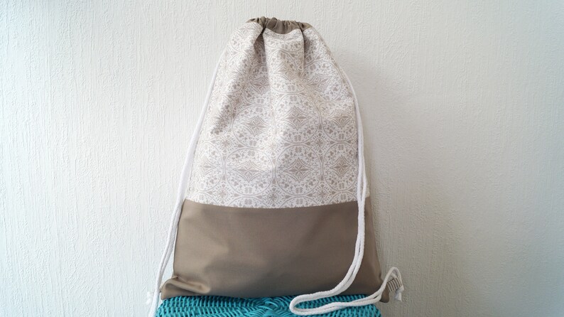 Sac de sport, sac de sport, ornements sac à dos doublé blanc taupe pour femme image 2