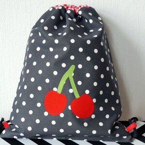 Turnbeutel Kirschen, Rockabilly, gefüttert, Rucksack für Kinder, personalisierbar mit Namen Bild 1