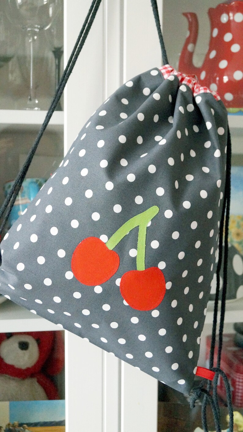 Turnbeutel Kirschen, Rockabilly, gefüttert, Rucksack für Kinder, personalisierbar mit Namen Bild 2