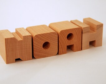 Holzbuchstaben NOAH  4Stück  (individualisierbar)
