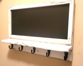 Pizarra con estante, llavero, decoración rústica del hogar, decoración de granja, llavero de pizarra, decoración rústica, tablero de mensajes, regalo