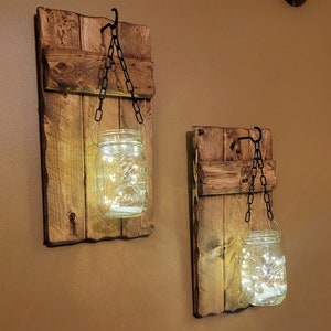 Juego de apliques de madera rústica, tarro Mason con luces de luciérnaga, decoración de estilo granja. imagen 1