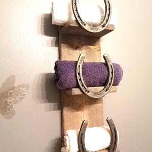 Rustic Home Decor,  Towel shelf,  Bath Shelf, horseshoe shelf, Rustic Bath, country  decor, wood shelf, Horseshoe Decor, farmhouse decor