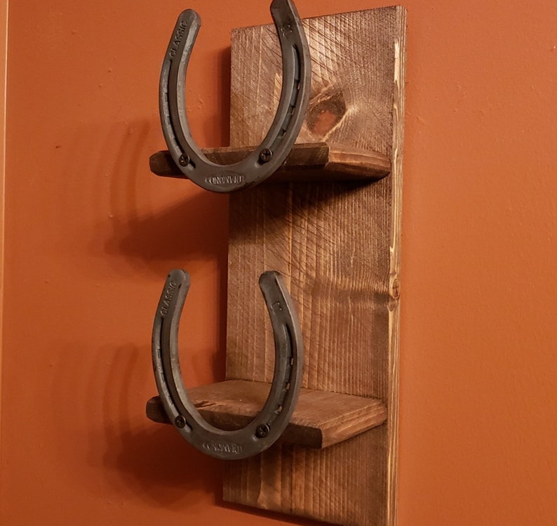 Décor à la maison rustique, petite étagère, étagère rustique, étagère de bain, étagère en fer à cheval, décor de campagne, étagère en bois, décor en fer à cheval, décor de ferme image 2