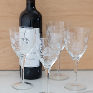 Vintage Etched Flower Wine Glasses - Set of 4 Crystal Stemware