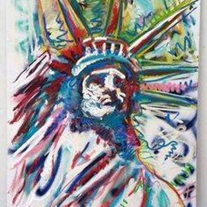Puede incluir: Pintura abstracta de la Estatua de la Libertad en una mezcla vibrante de colores, incluyendo rojo, azul, verde, amarillo y blanco. La pintura est&aacute; realizada en un estilo audaz y expresivo, con pinceladas gruesas y una composici&oacute;n din&aacute;mica.