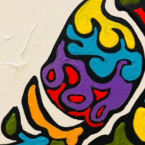 Puede incluir: Pintura abstracta con una vista de cerca de formas coloridas. La obra presenta una combinaci&oacute;n de colores vibrantes, incluyendo amarillo, azul, morado, naranja y verde, delineados en negro sobre un fondo blanco. La pintura tiene una superficie texturizada.