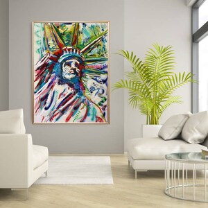 Puede incluir: Pintura abstracta de la Estatua de la Libertad en un estilo colorido con salpicaduras de pintura roja, azul, verde y amarilla.