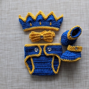 Crochet King baby set: Crown, Diaper cover, Bow Tie, Booties, Royal set, Prince set, Baby shower gift, Newborn picture, Newborn king outfit