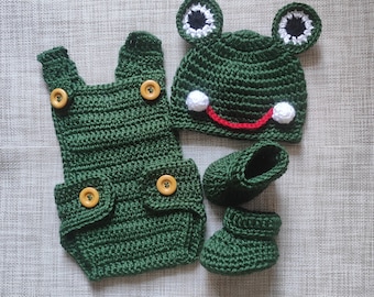 Crochet Frog Baby Set: Hat, Romper, Booties, Newborn  pictures, Photo Prop, Baby shower gift