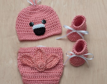 Ensemble FLAMINGO au crochet : chapeau, couvre-couche avec queue et fleur, chaussons, cadeau de baby shower, ensemble bébé fille nouveau-né, tenue d'hôpital, accessoire photo