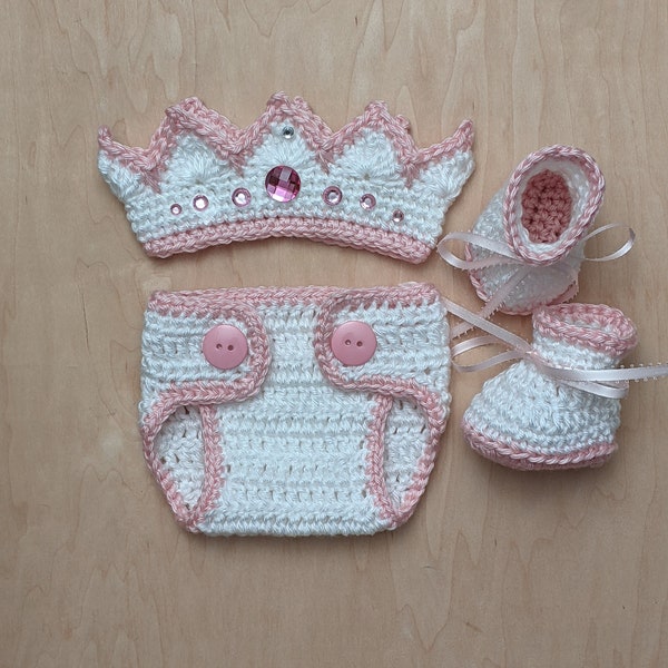 Crochet Princess baby girl set: Crown, Diaper cover, Booties, Princess outfit, Baby shower gift, Newborn picture, Photo prop