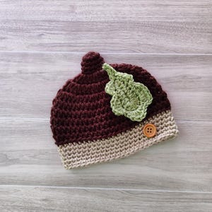 Crochet Acorn hat with oak leaf and button, Beanie hat, Baby shower gift, Newborn pictures