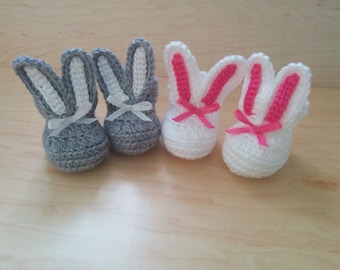 Baby bunny booties with ears, crocheted baby booties, infant slippers, baby shower gift, gift, coming home outfit, photo prop, baby shoes