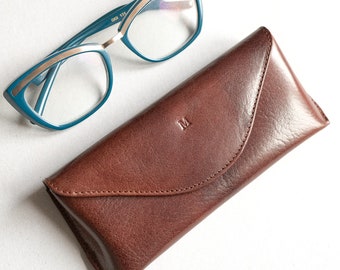 Leather sunglasses case personalized, eyeglass case with magnetic clasp, glasses case with card holder, monogram glass holder for him