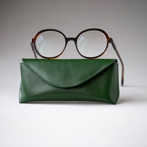 Gepersonaliseerde leren brillenkoker, brillenkoker met magneet, slanke brillenkoker, brillenkoker gegraveerd, aangepaste brillenkoker stijlvol