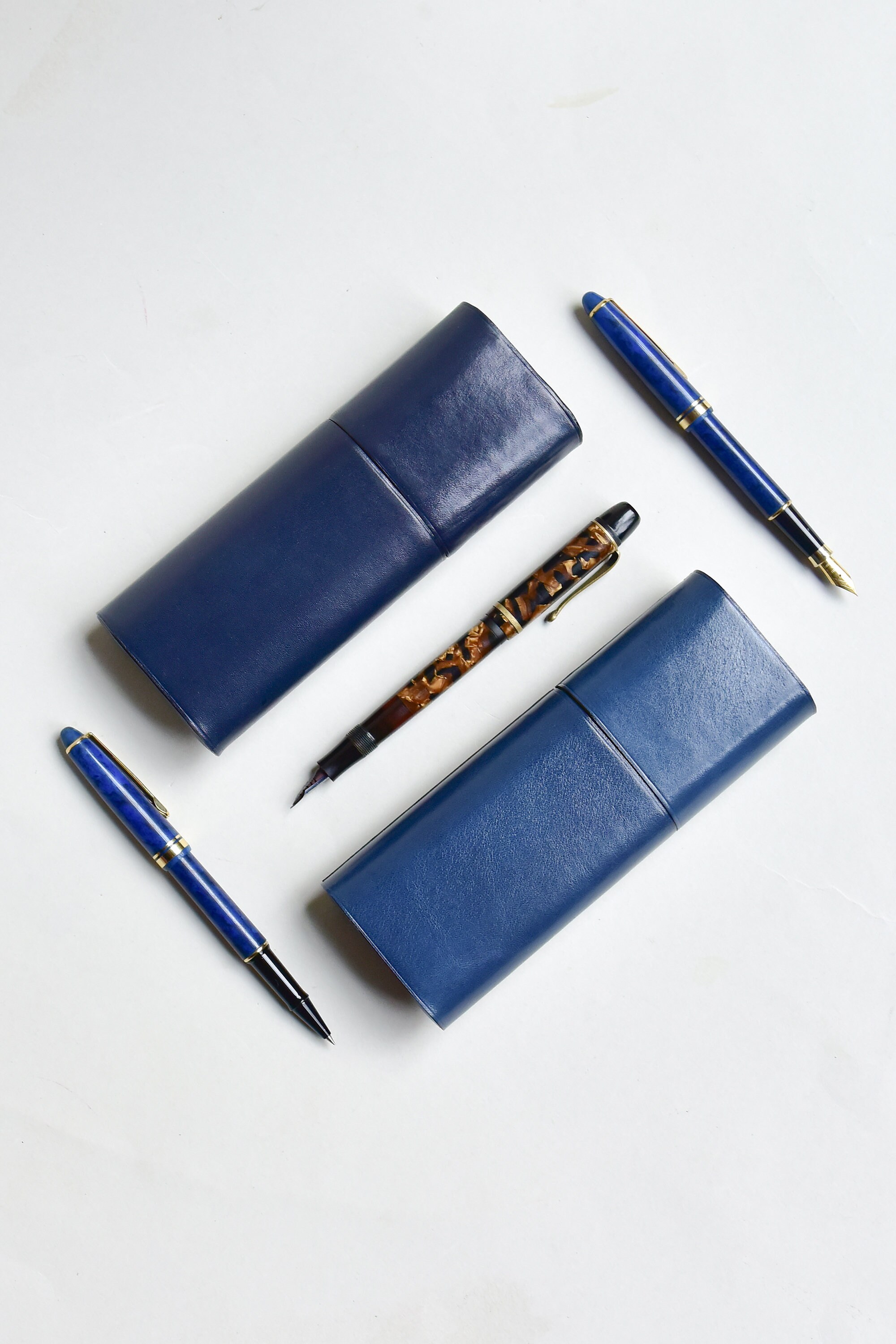 Wholesale Portable Vintage Leather Pen Case With 2 Slots For Fountain And  Ballpoint Pen Set From Huanlingluo, $21.34