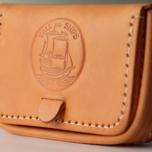 Cartera de cuero delgada para hombres, Regalo del primer día del padre, Cartera de monedas regalo personalizado para papá, Cartera pequeña para hombres, Bifold grabado para novio imagen 1