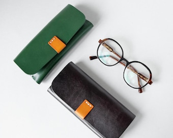 Étui à lunettes personnalisé en cuir marron foncé : bouton magnétique rigide fin - Cadeau d'anniversaire