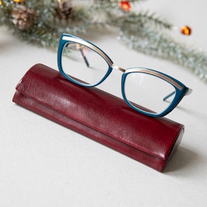 Custodia per occhiali in pelle personalizzata con bottone magnetico: custodia rigida marrone per occhiali unisex immagine 18