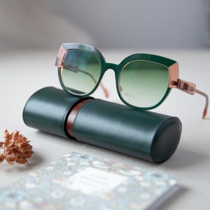 Custodia per occhiali regalo personalizzata per lei, custodia per occhiali in pelle verde smeraldo, custodia per occhiali da sole regalo per lui, custodia per occhiali rigida di lusso
