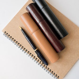 Custodia per penna personalizzata per uomo, portapenne stilografica, custodia per penna in pelle di castagna, custodia per penna singola, custodia per matita per lui, custodia per penna artigianale