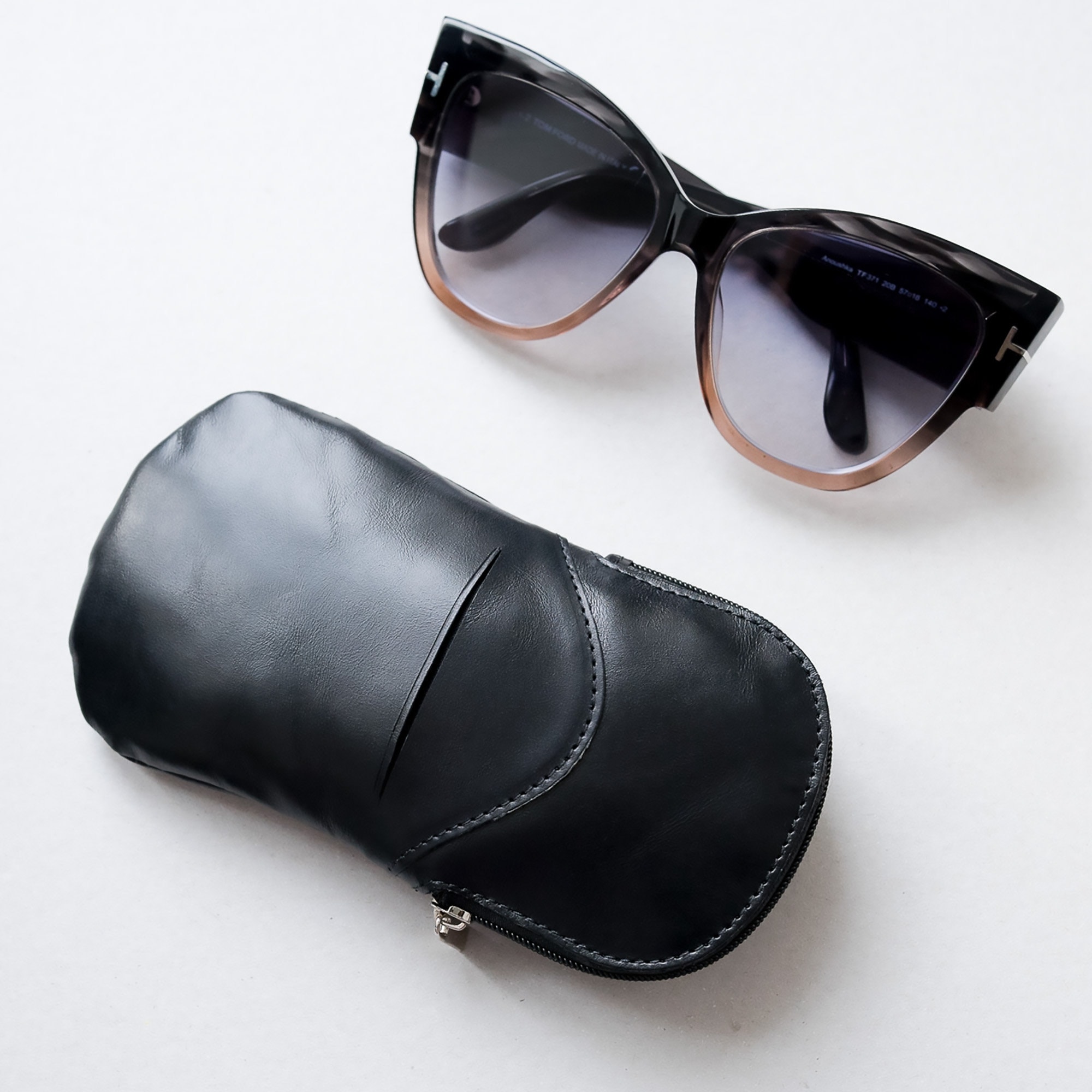 Toms leather Sunglasses/Glasses Case Leather Sunglasses Case (with integrated nose bridge  main image 2